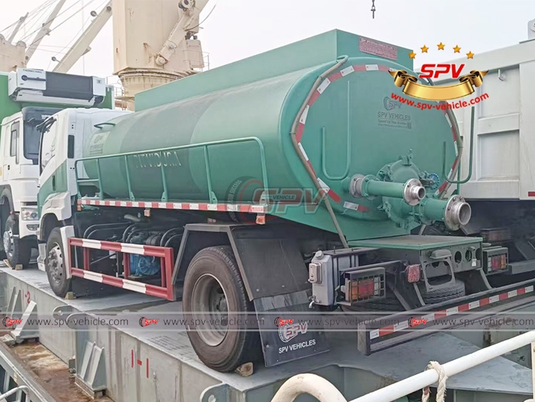 1 Unit of Waste Liquid Disposal Truck Was Loading in Tianjin Port